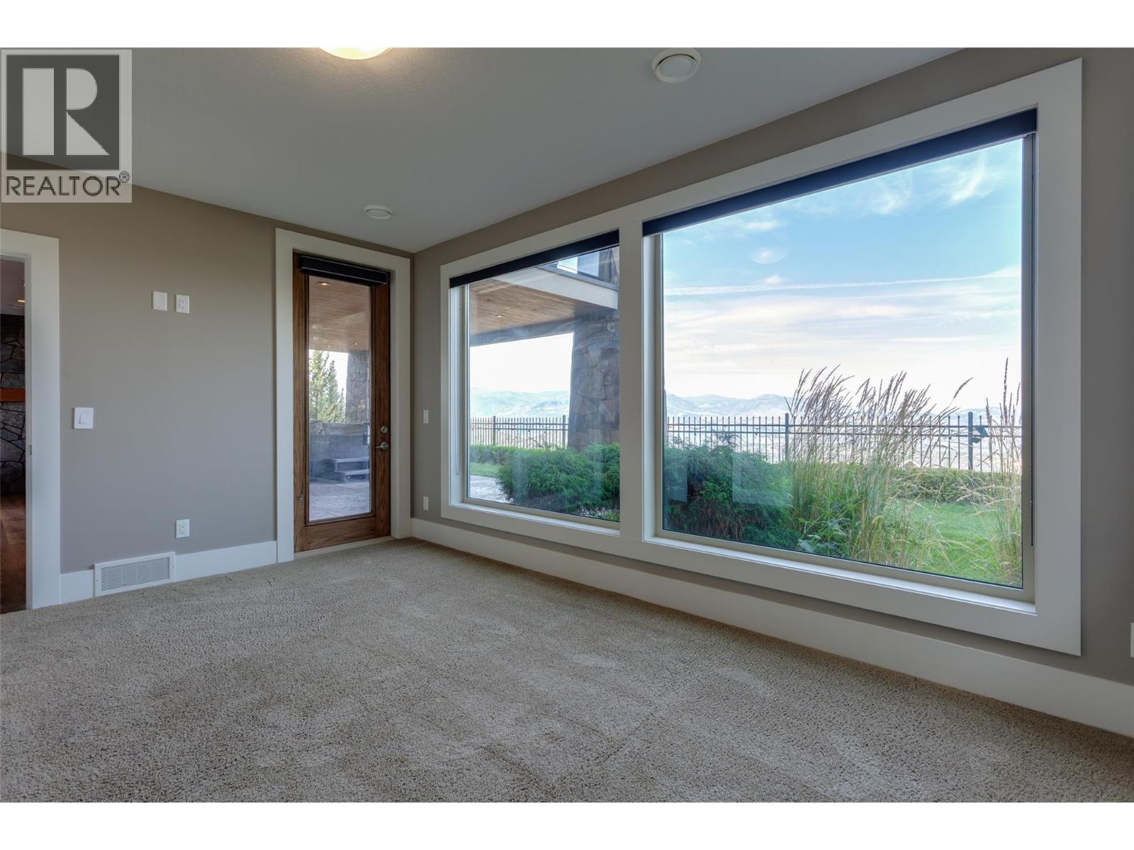 1002 Hewetson Avenue, Kelowna