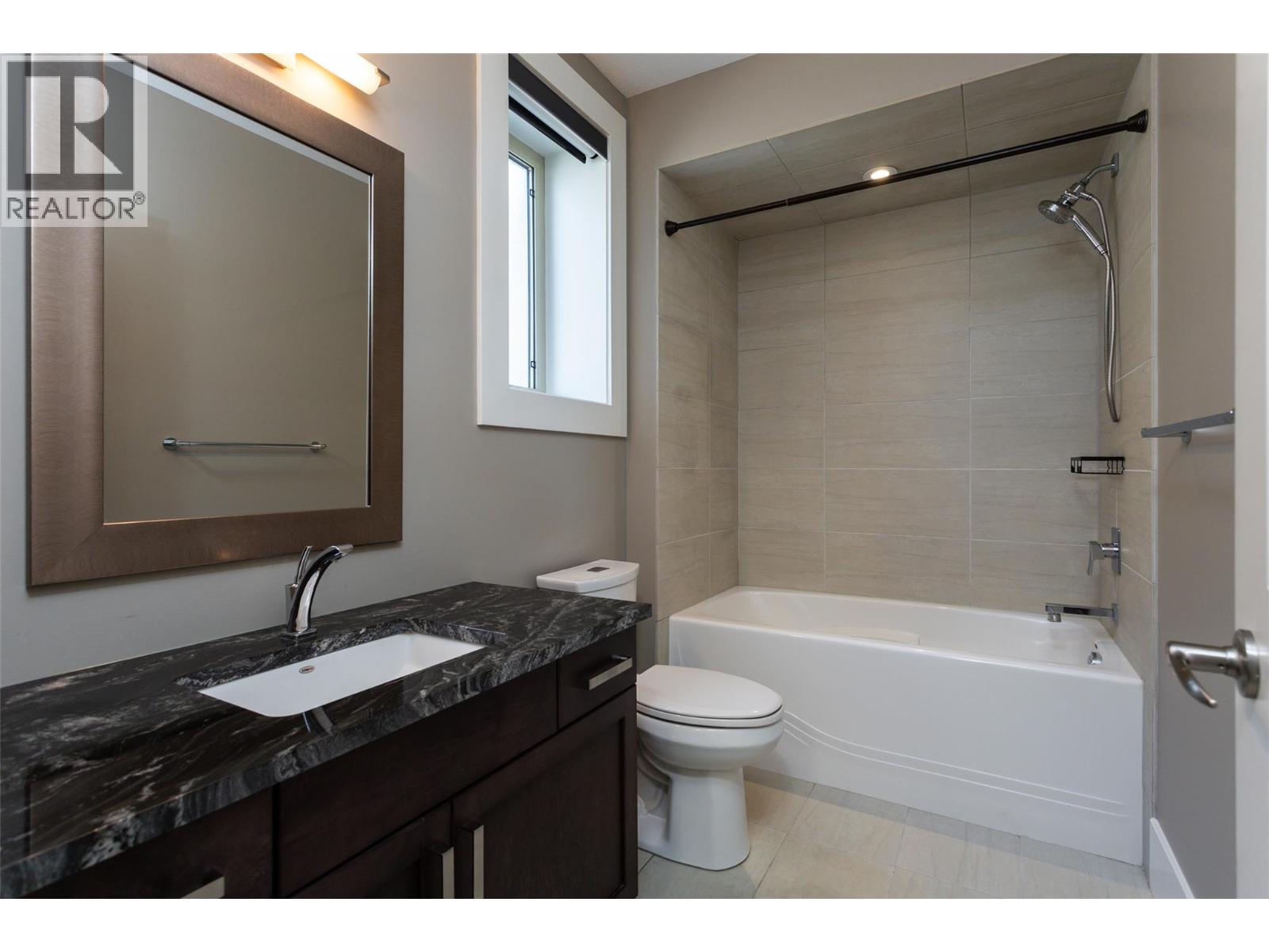 1002 Hewetson Avenue, Kelowna