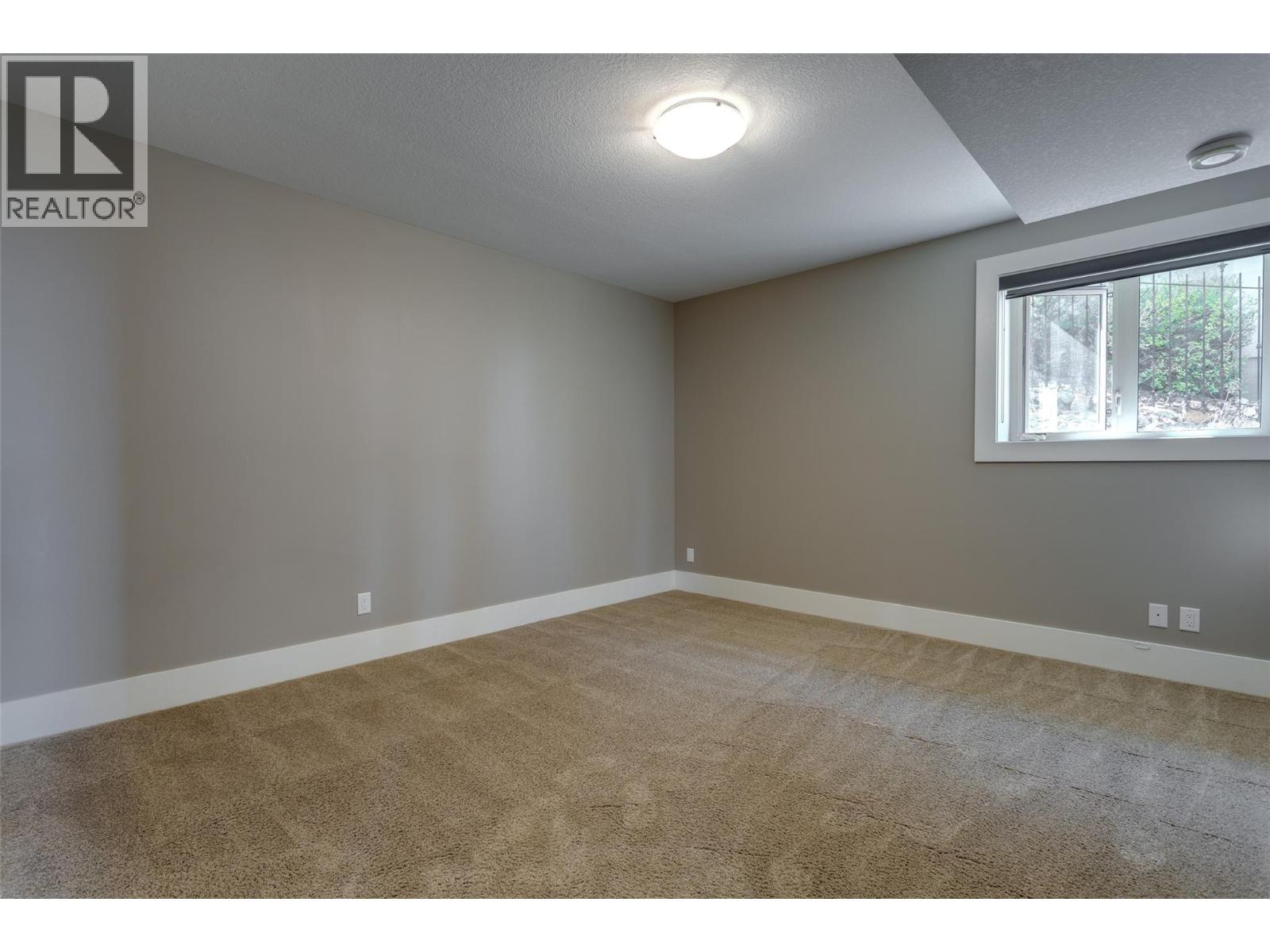 1002 Hewetson Avenue, Kelowna