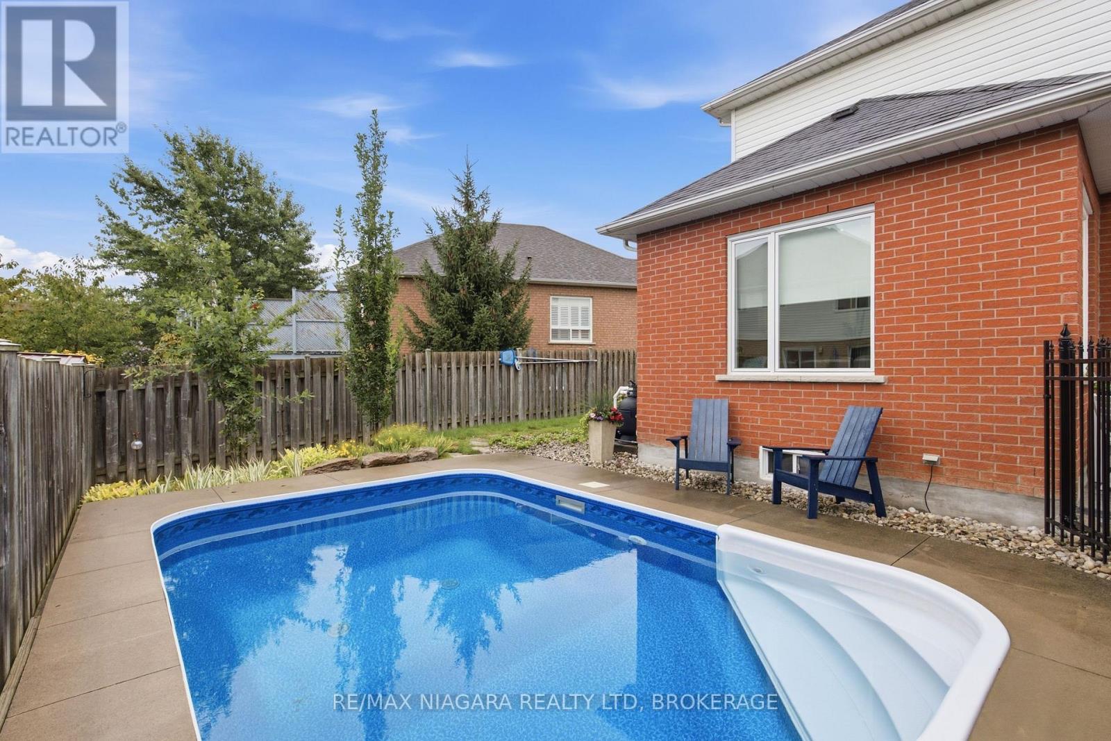 15 COZOCAR CRESCENT - 15