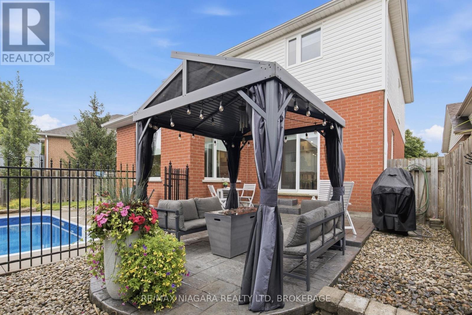 15 COZOCAR CRESCENT - 17