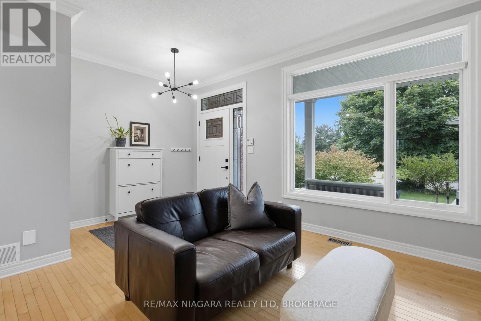 15 COZOCAR CRESCENT - 36