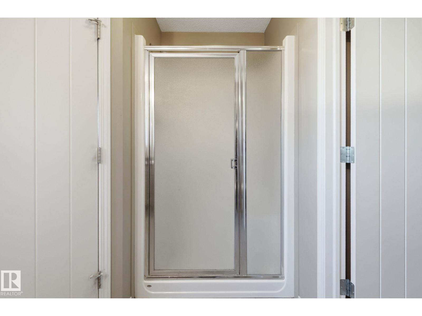 16822 52 ST NW - 20