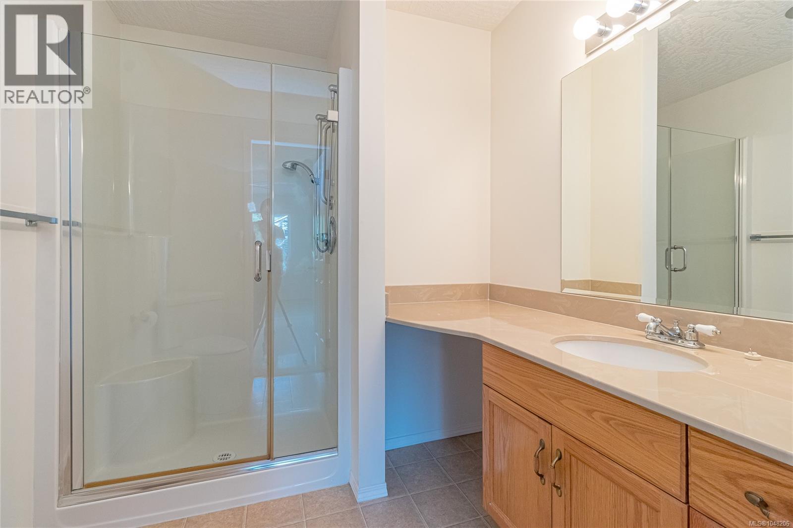 #20 815 Dunsmuir Cres - 18