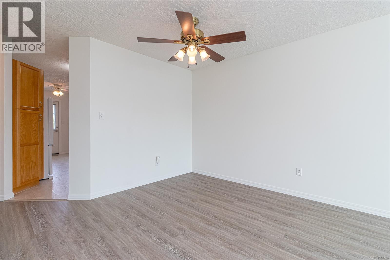 #20 815 Dunsmuir Cres - 9