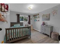 928 Mesher Pl, Esquimalt, BC V9A6Z1 Photo 22