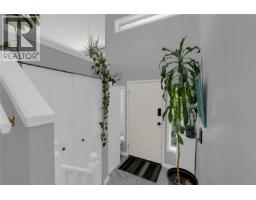 928 Mesher Pl, Esquimalt, BC V9A6Z1 Photo 23
