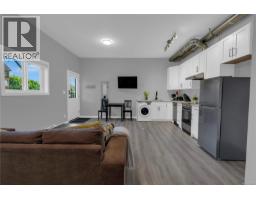 928 Mesher Pl, Esquimalt, BC V9A6Z1 Photo 25