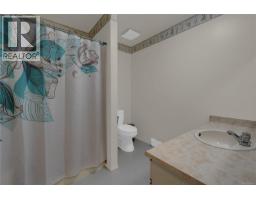 928 Mesher Pl, Esquimalt, BC V9A6Z1 Photo 28