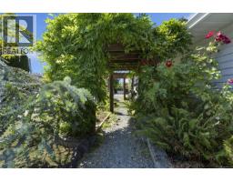 928 Mesher Pl, Esquimalt, BC V9A6Z1 Photo 31