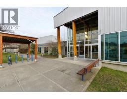 928 Mesher Pl, Esquimalt, BC V9A6Z1 Photo 41