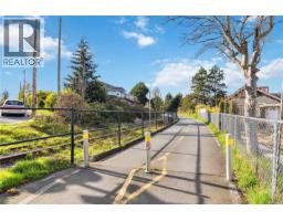 928 Mesher Pl, Esquimalt, BC V9A6Z1 Photo 42