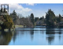 928 Mesher Pl, Esquimalt, BC V9A6Z1 Photo 45