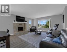 Primary Bedroom - 928 Mesher Pl, Esquimalt, BC V9A6Z1 Photo 7