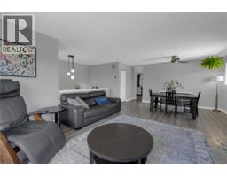 Entrance - 928 Mesher Pl, Esquimalt, BC V9A6Z1 Photo 9