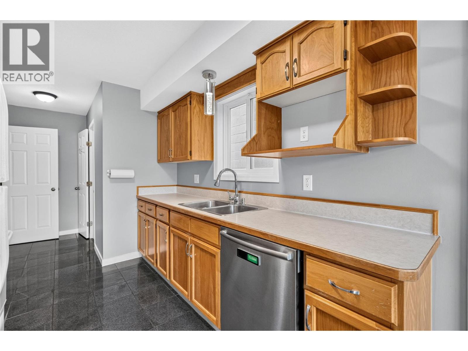 #101 460 Rene Avenue - 3