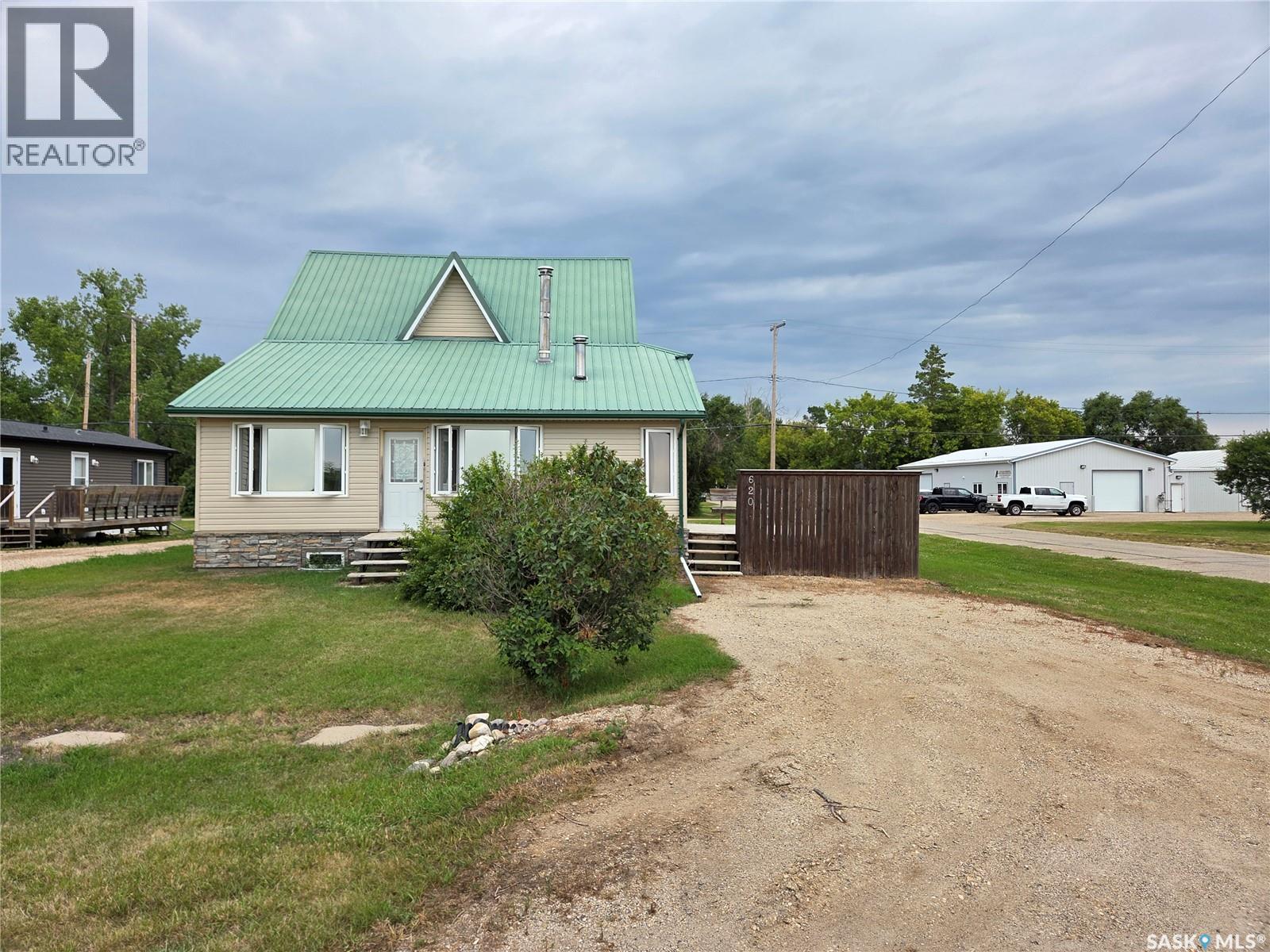 620 Railway AVENUE, Arcola, Saskatchewan, S0C0G0, Arcola, Saskatchewan — photo 3 of 5