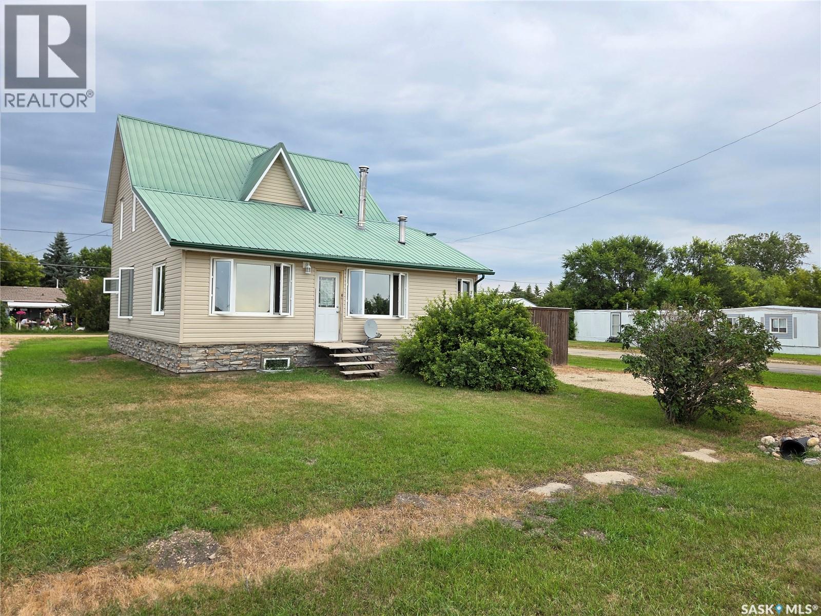 620 Railway AVENUE, Arcola, Saskatchewan, S0C0G0, Arcola, Saskatchewan — photo 4 of 5