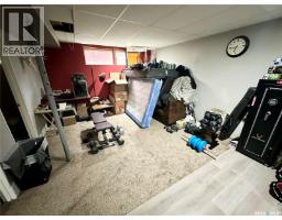Laundry room - 542 Elizabeth Street, Weyburn, SK S4H1S4 Photo 8
