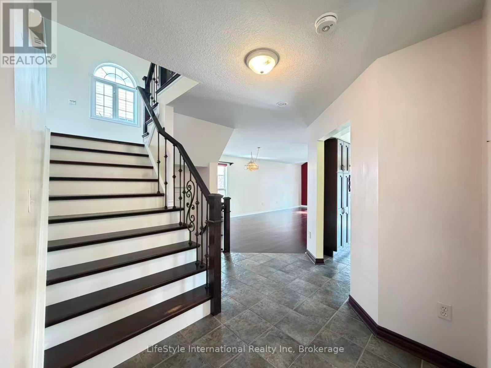 #Main Unit 16 Lynch Circle, Guelph (Pineridge/Westminster Woods), Ontario, N1L1R5, Guelph (Pineridge/Westminster Woods), Ontario — photo 5 of 5