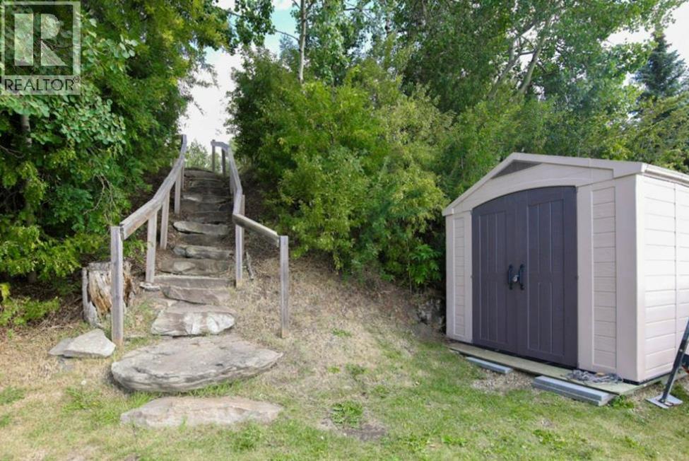Listing photo – 141 Birchcliff Road, Birchcliff