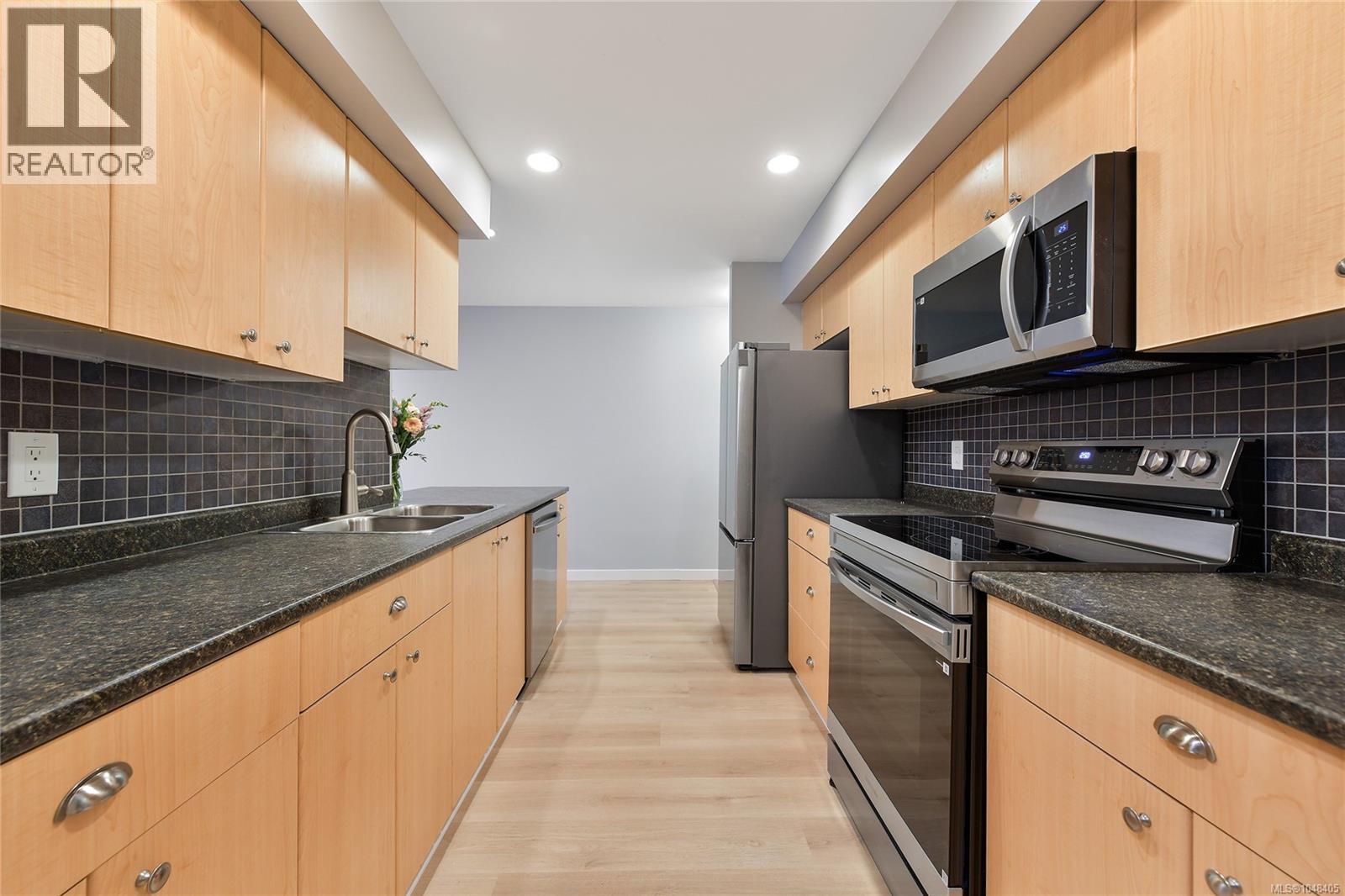 105 2695 Deville Road, Langford