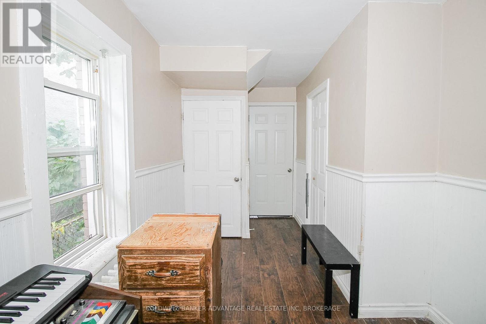 305 BURGAR STREET - 3