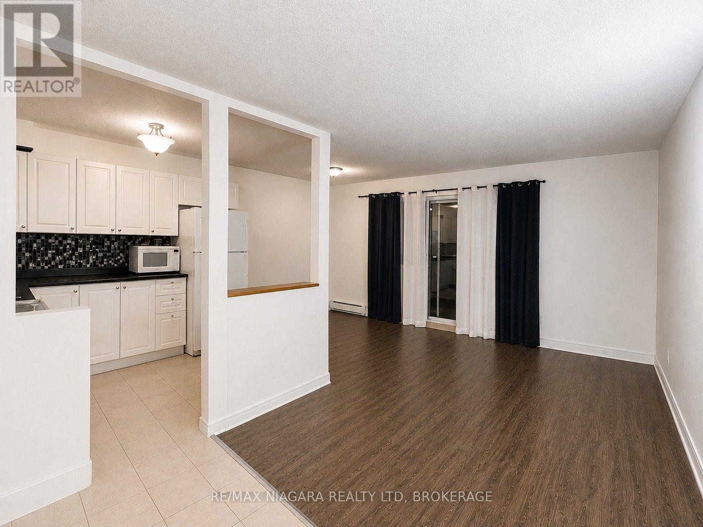 #201 242 Oakdale Avenue, St. Catharines (Oakdale), Ontario, L2P3K5, St. Catharines (Oakdale), Ontario — photo 5 of 5