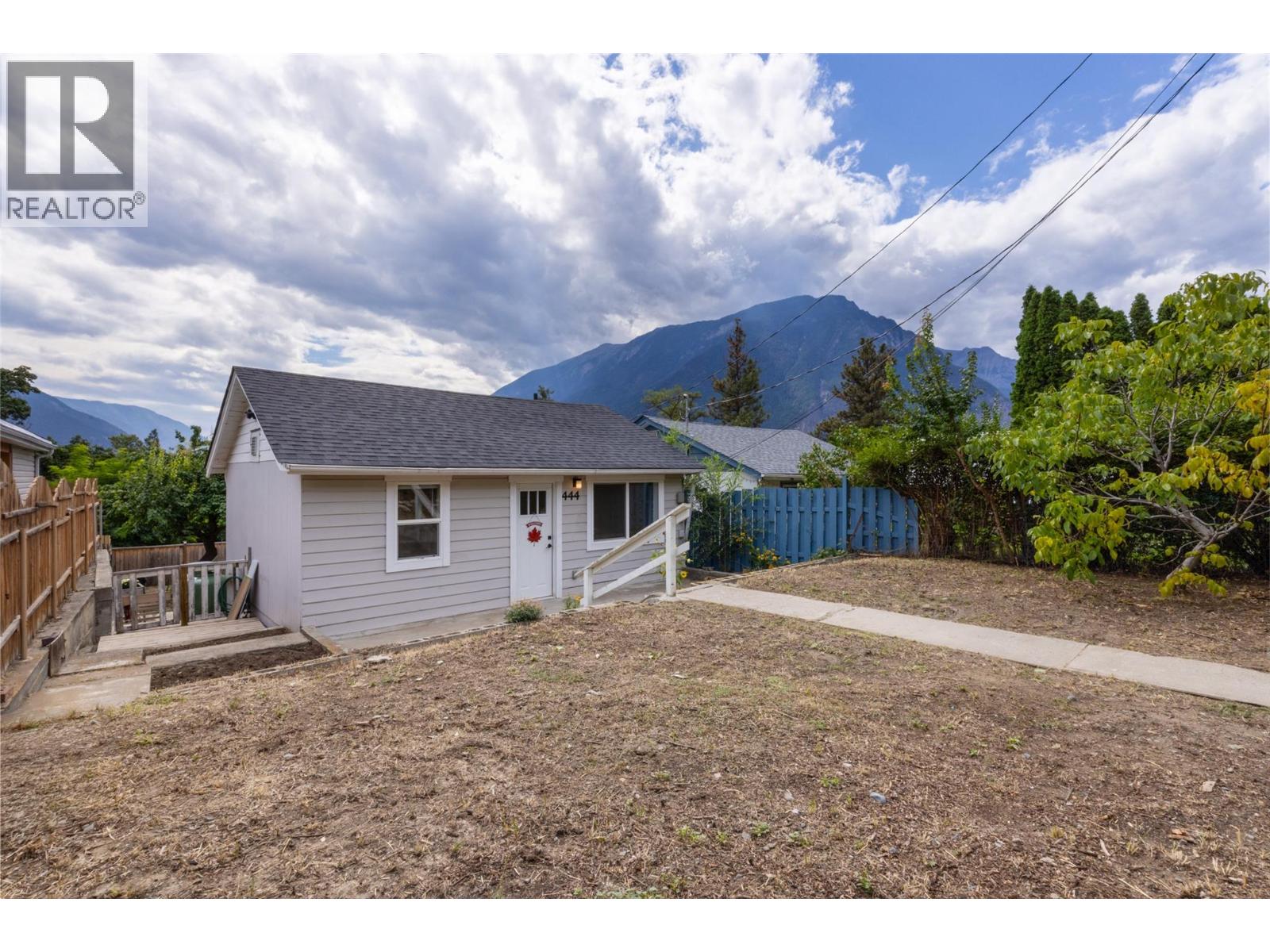 444 Victoria Street, Lillooet, British Columbia, V0K1V0, Lillooet, British Columbia — photo 2 of 5