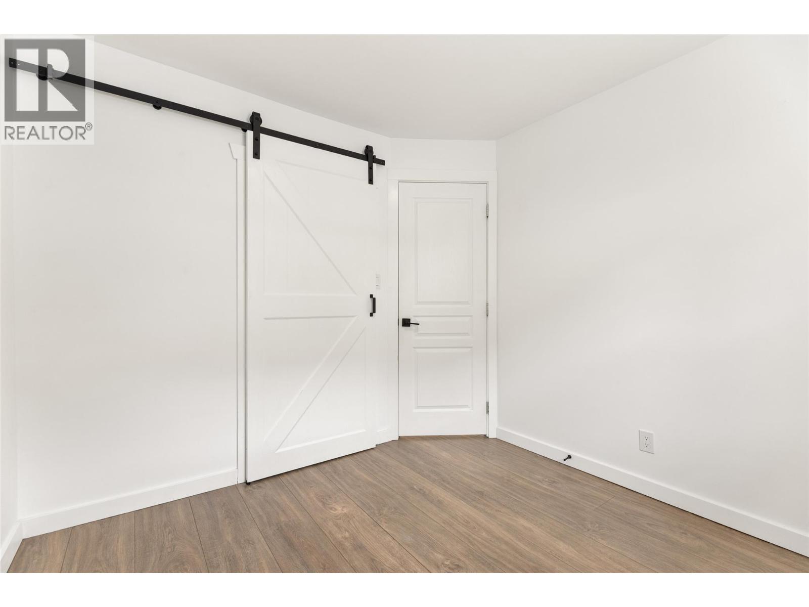 444 Victoria Street - Image 12