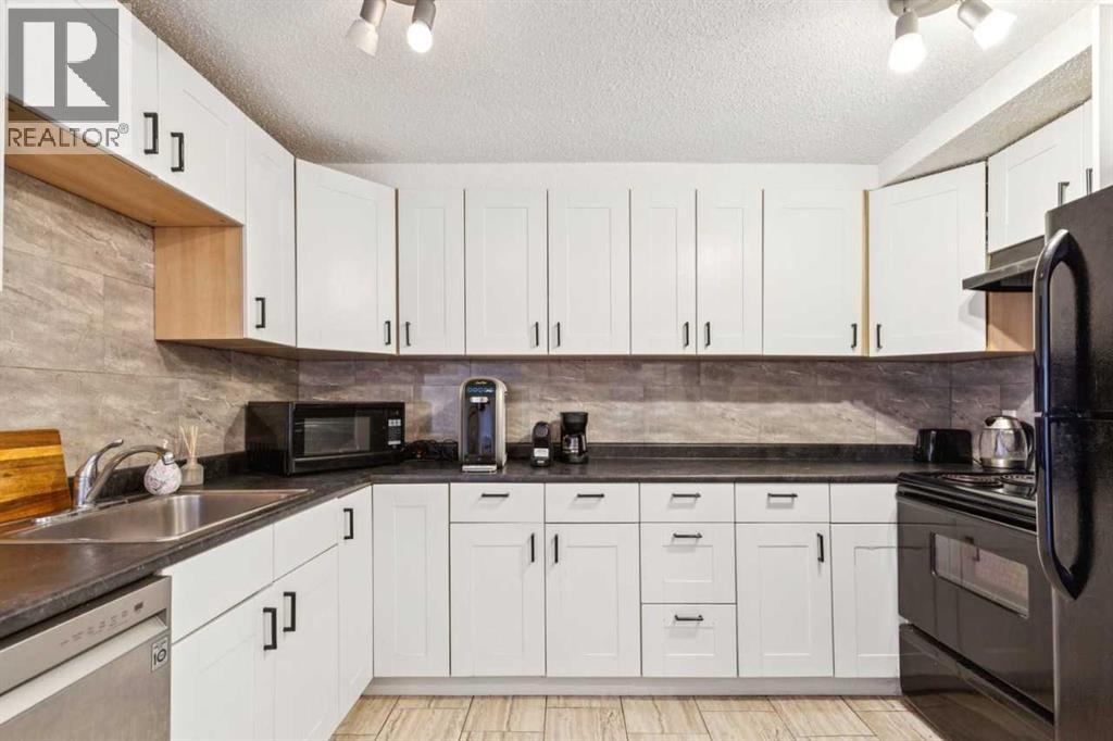 1113 37 Street Southwest, Calgary, Alberta, T3C1S5, Calgary, Alberta — photo 5 of 5
