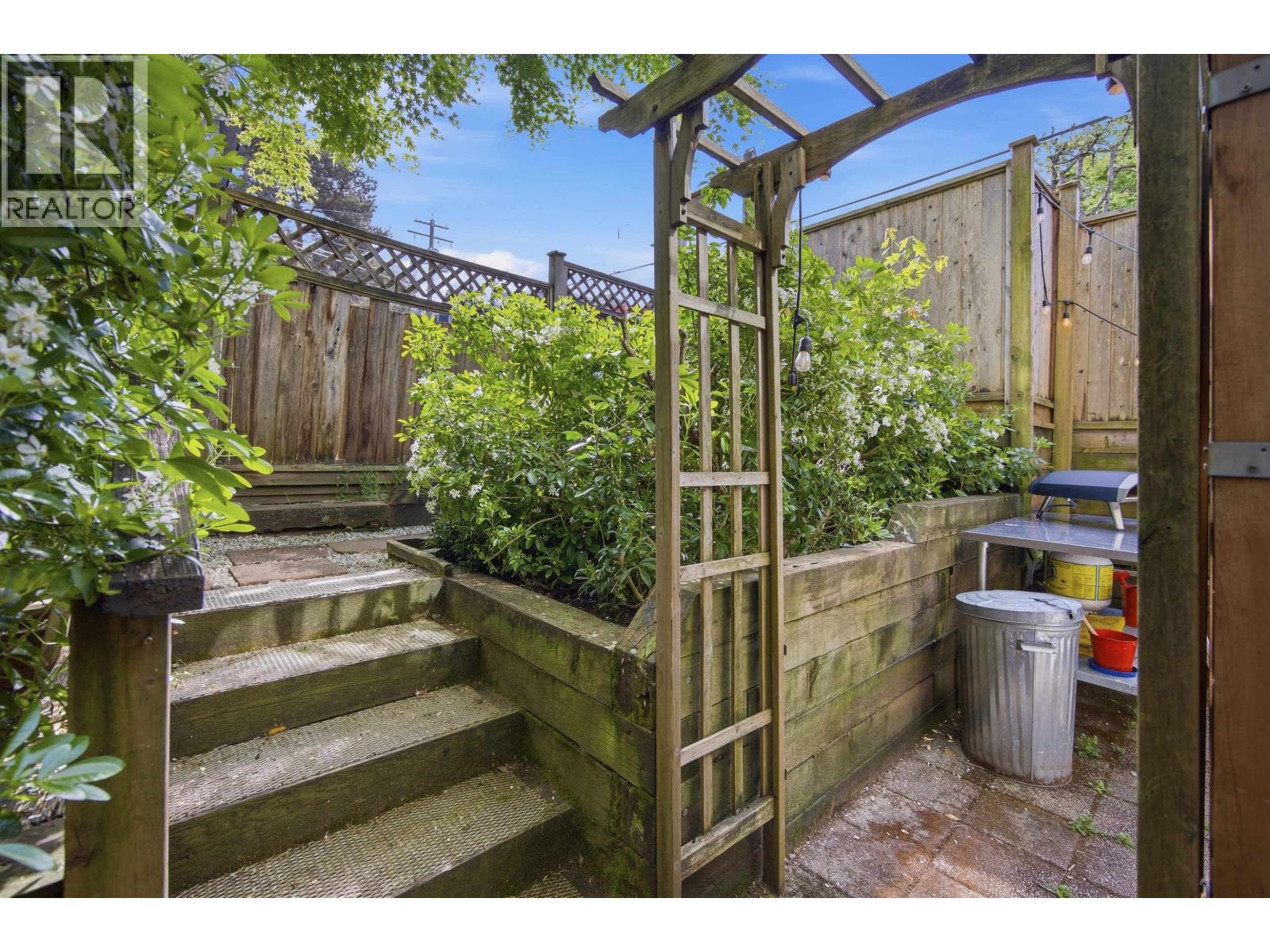 6 1642 E GEORGIA STREET, Vancouver