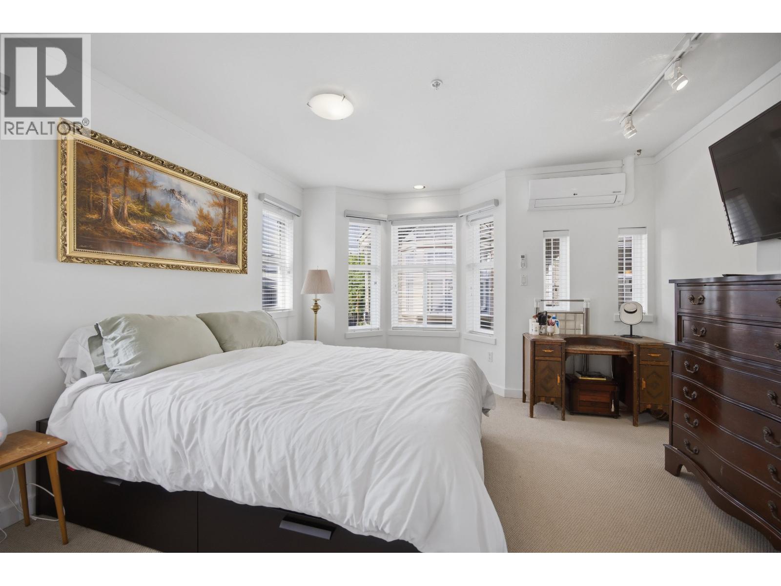6 1642 E GEORGIA STREET, Vancouver