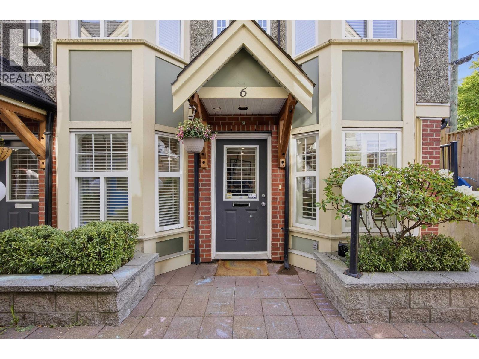 6 1642 E GEORGIA STREET, Vancouver