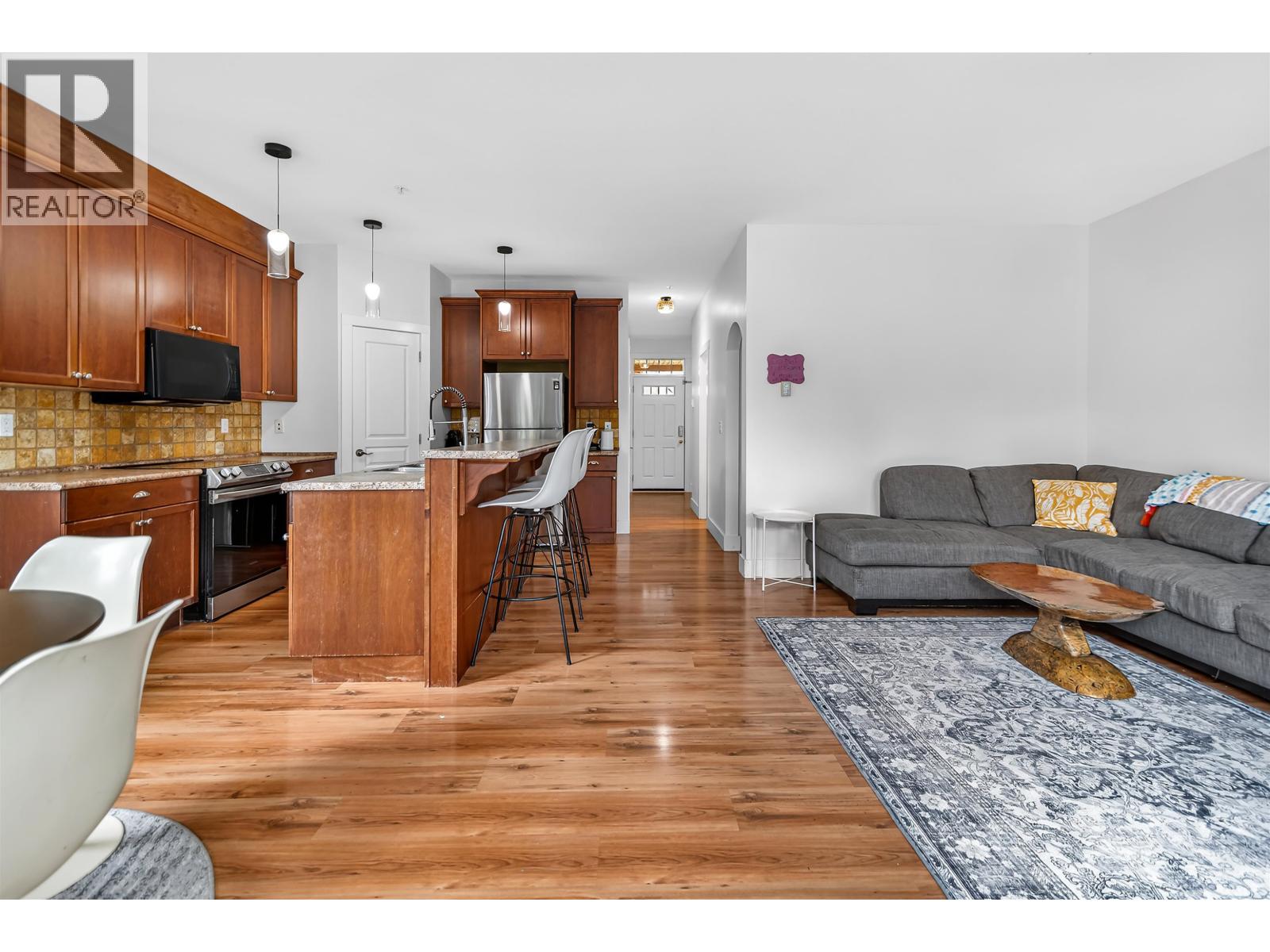 4 809 NORTH ROAD, Gibsons
