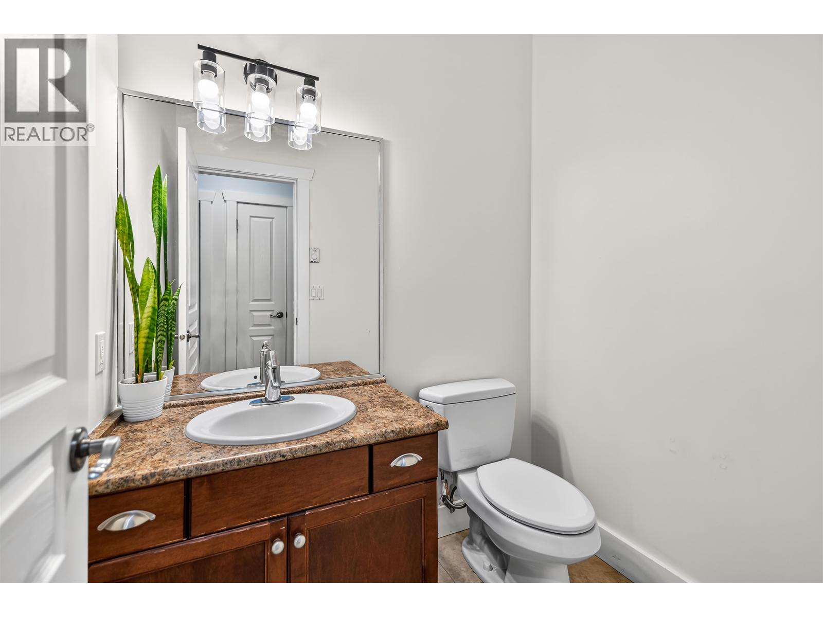 4 809 NORTH ROAD, Gibsons
