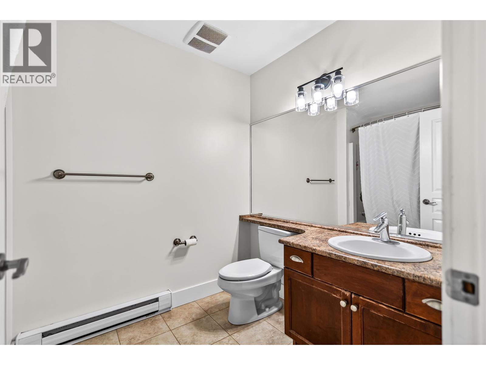 4 809 NORTH ROAD, Gibsons