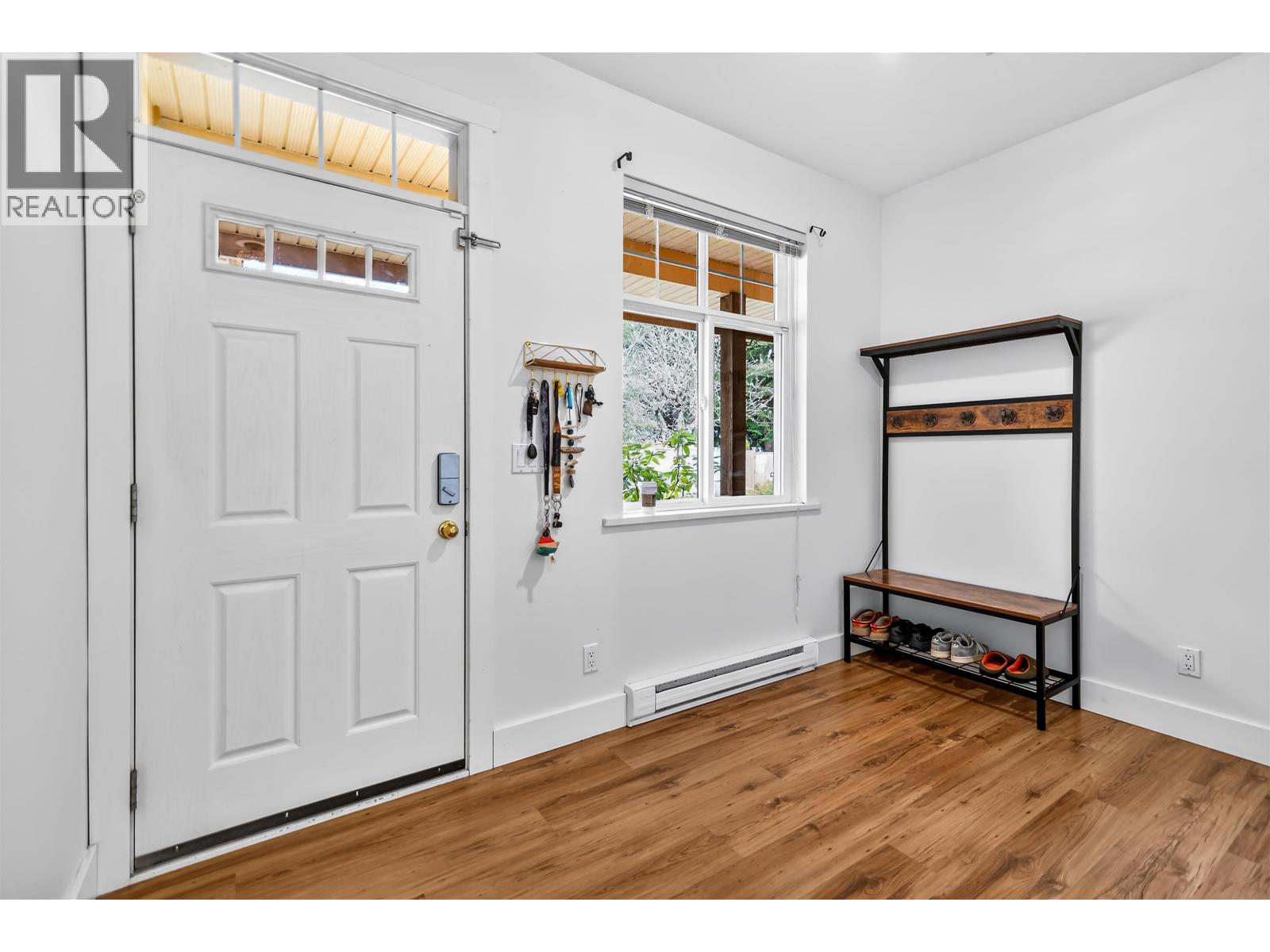 4 809 NORTH ROAD, Gibsons