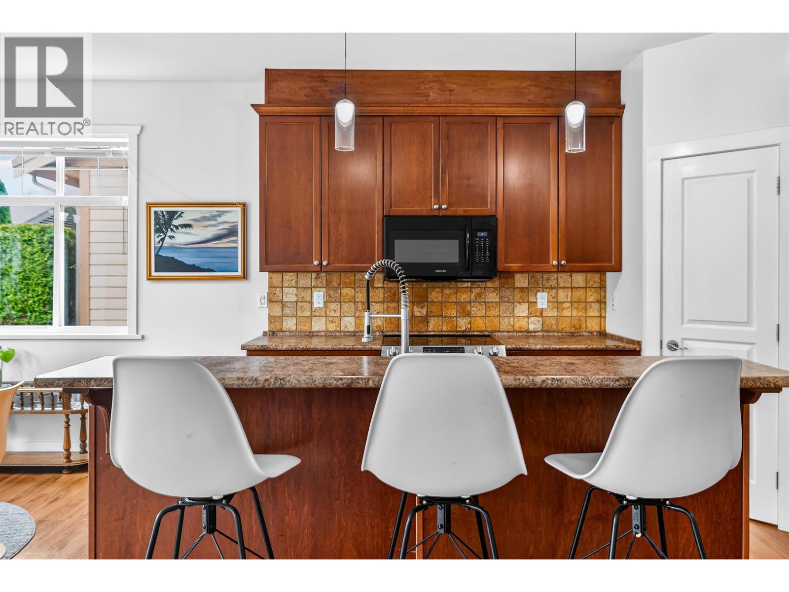 4 809 NORTH ROAD, Gibsons