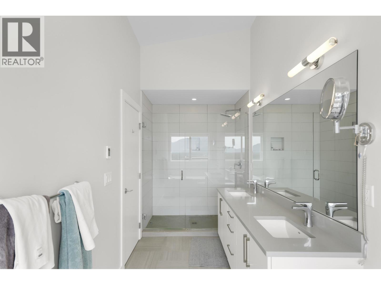 41322 HORIZON DRIVE, Squamish