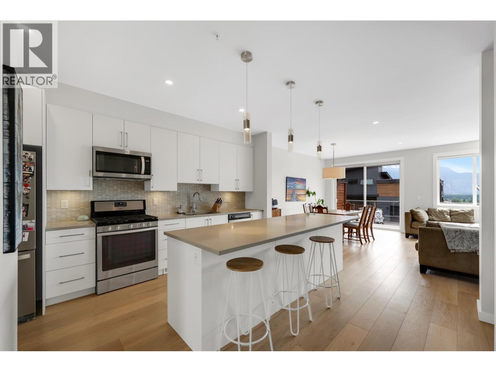 41322 HORIZON DRIVE, Squamish