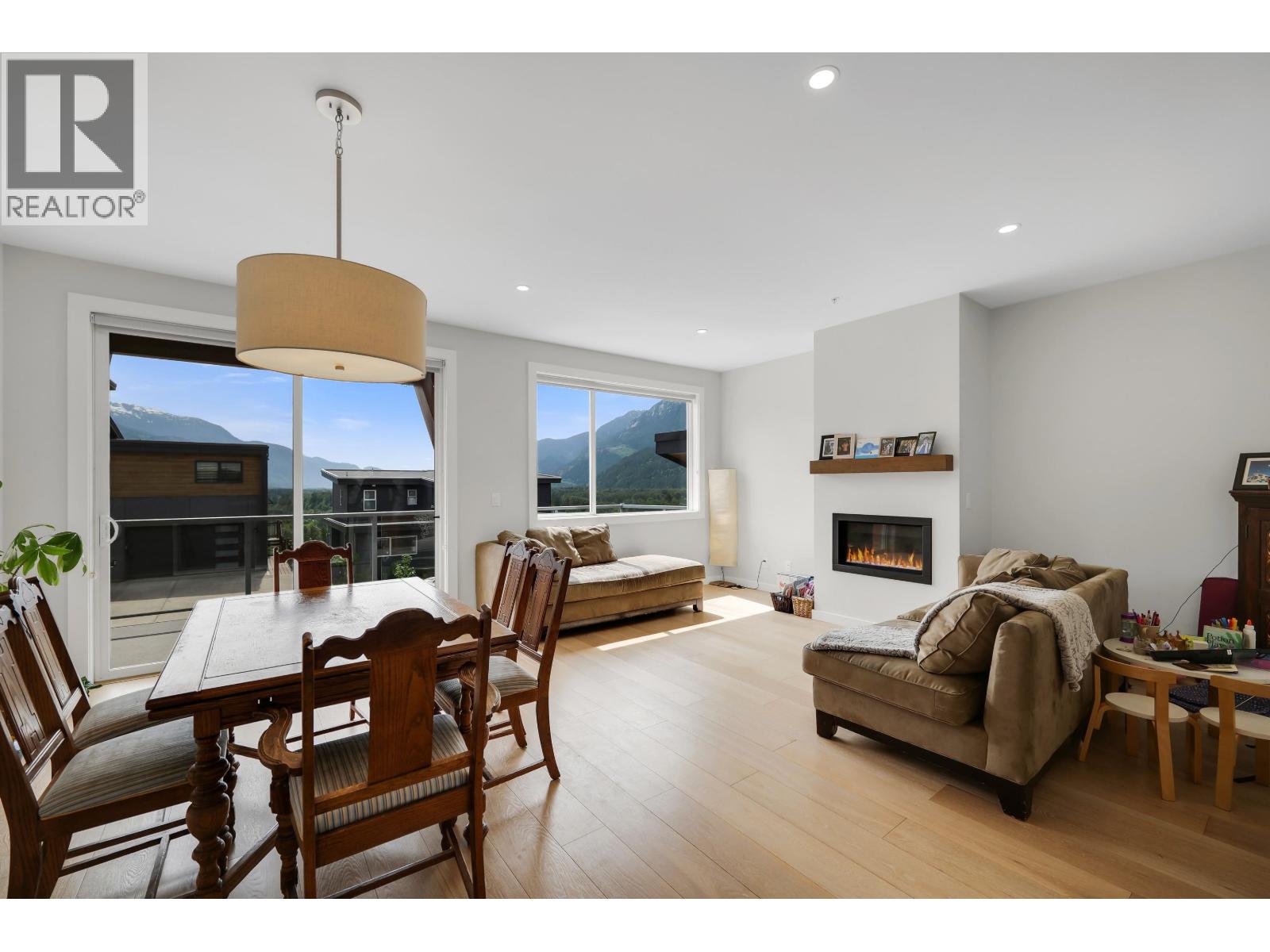 41322 HORIZON DRIVE, Squamish