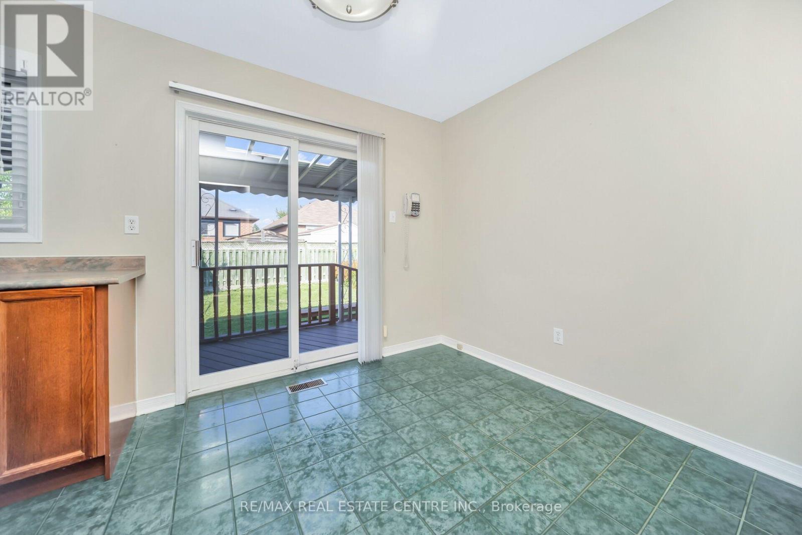 111 SPRINGVIEW DRIVE - 14