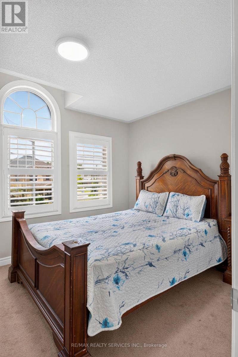 109 BONNIE BRAES DRIVE N - 24