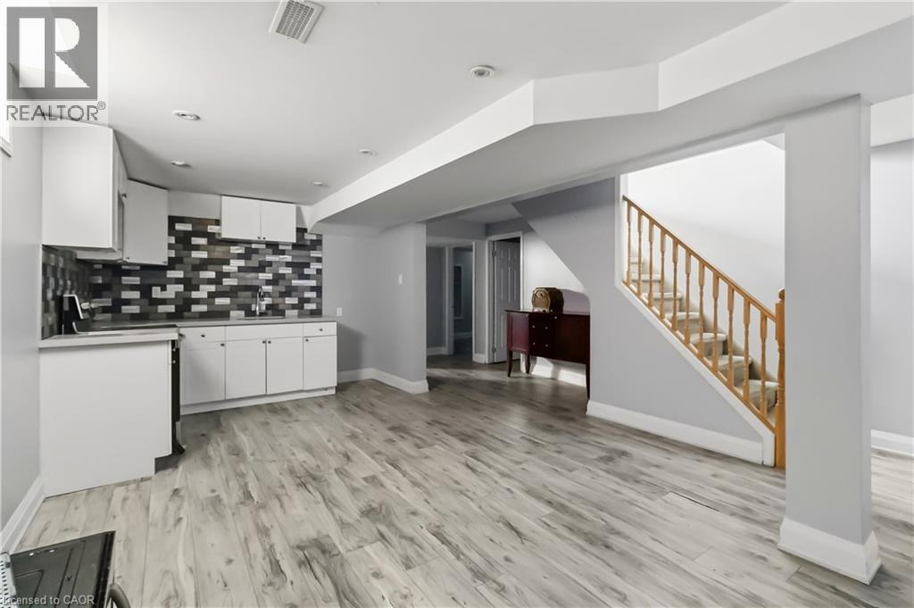 930 LANCASTER Boulevard - Image 27