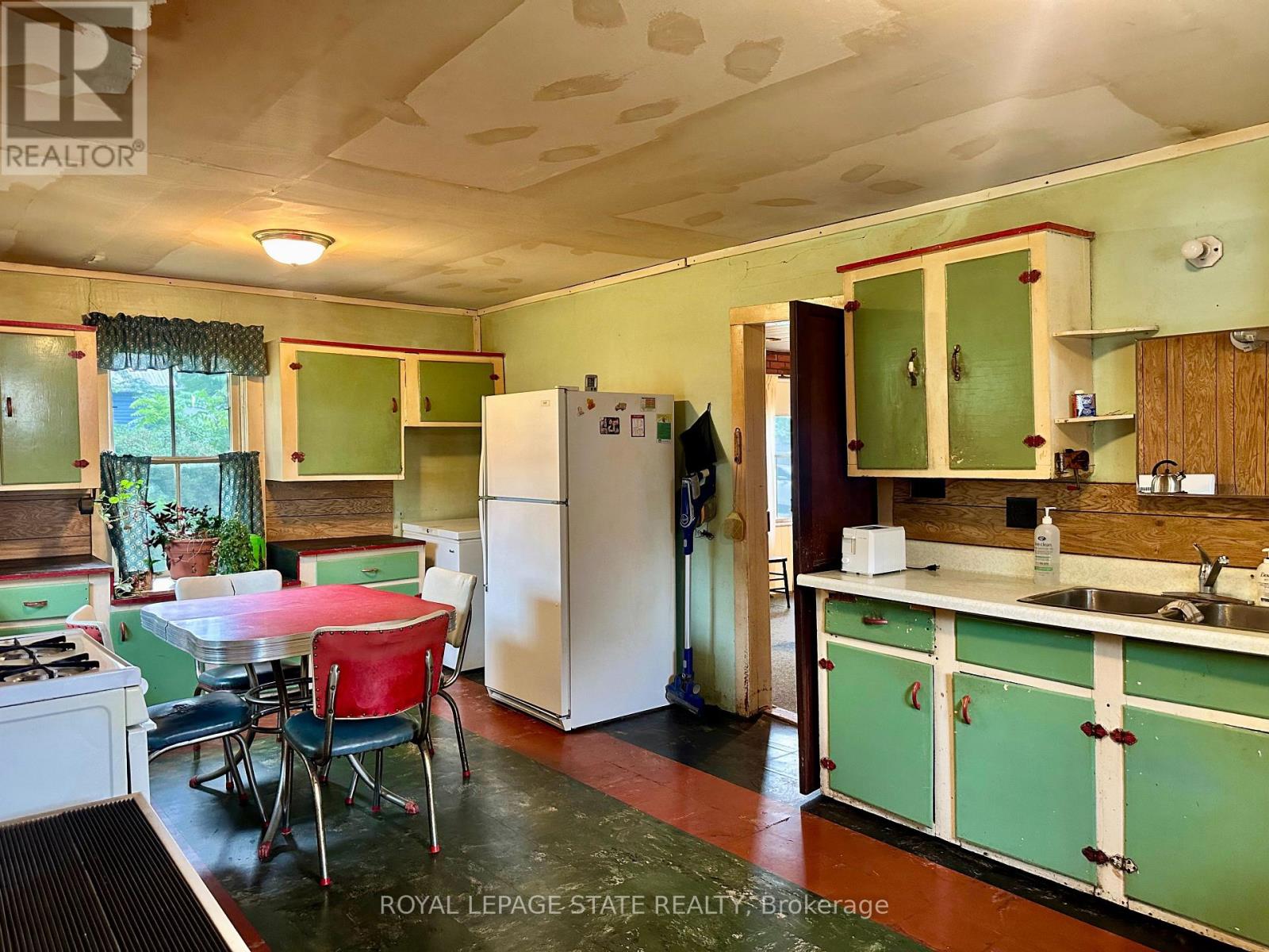 305 NORTH CAYUGA STREET W - 24