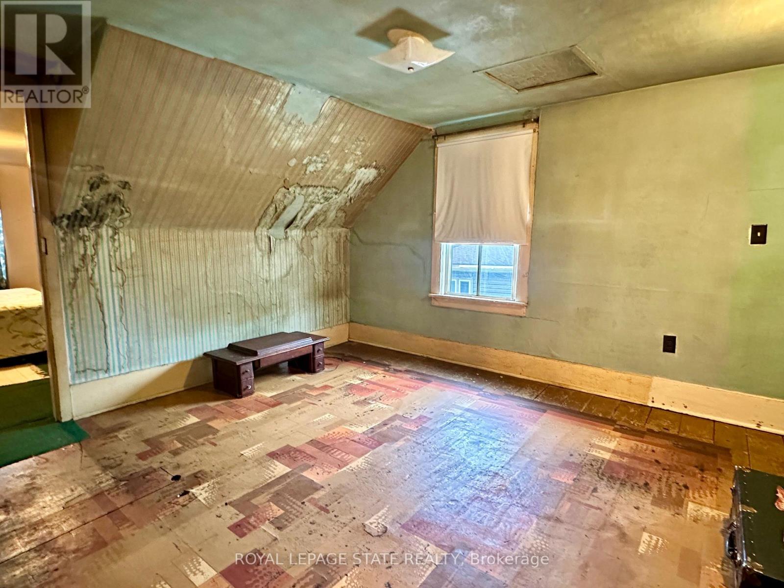 305 NORTH CAYUGA STREET W - 27