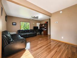 45 Bredin Avenue, Rosenfeld, MB R0G1X0 Photo 7