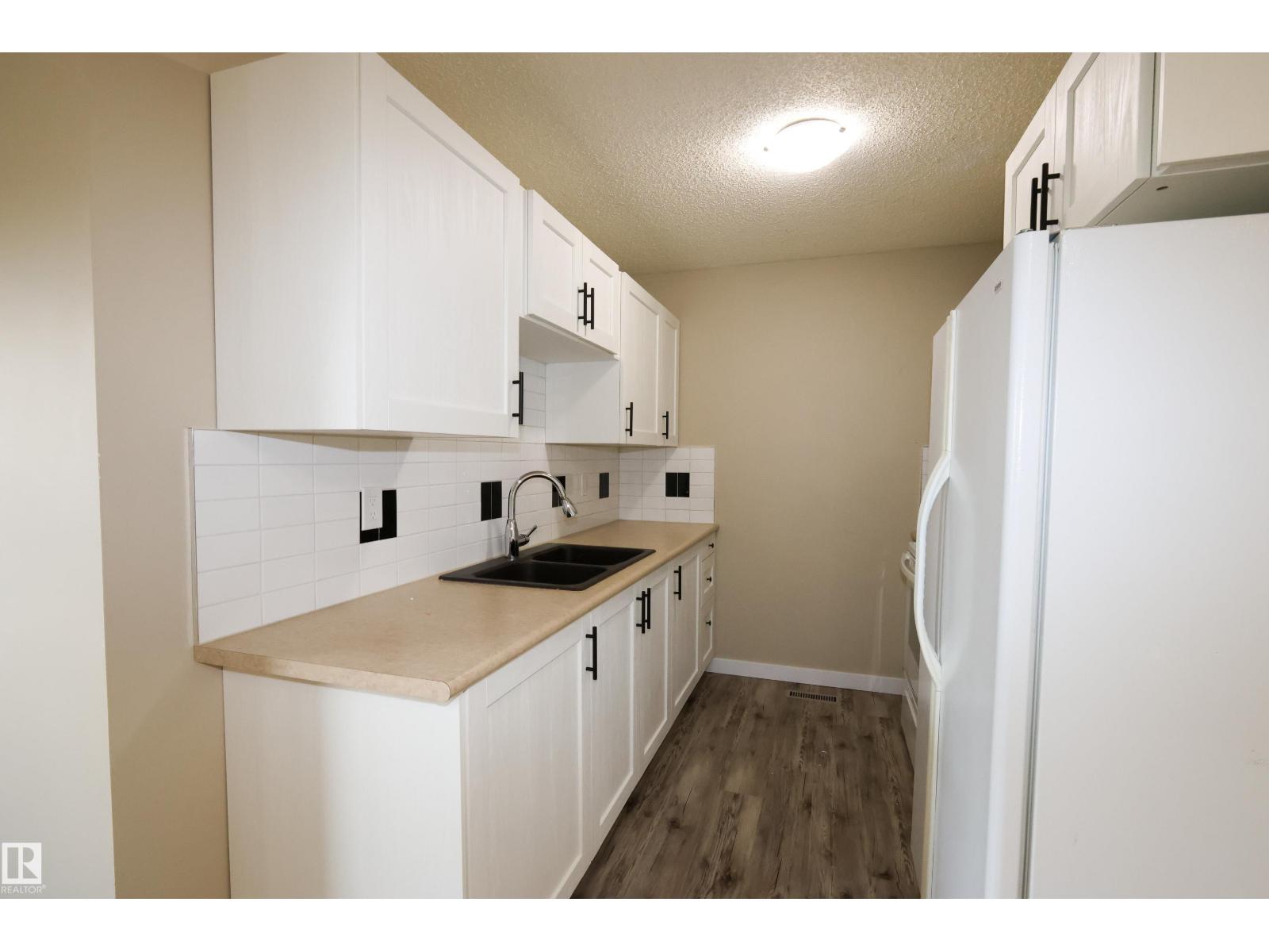 9704 104 ST - 12