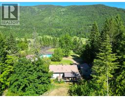 Full ensuite bathroom - 1062 Scamp Road, Castlegar, BC V1N4R3 Photo 9